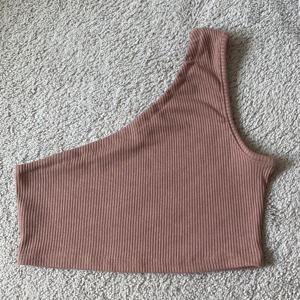 One shoulder crop top